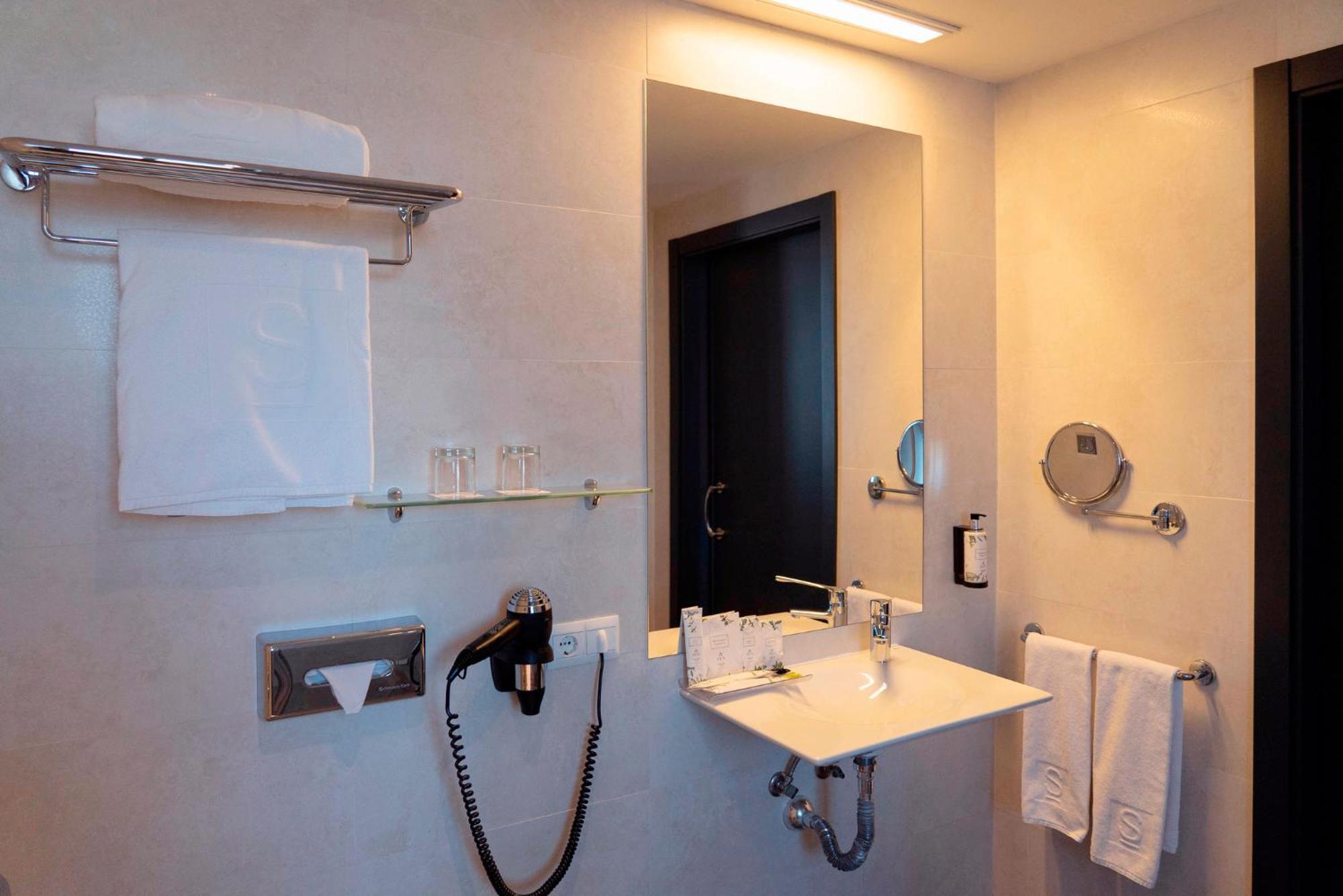 Sercotel Cordoba Medina Azahara Buitenkant foto